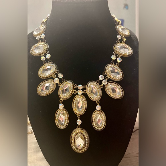 BLINGY BOMBSHELL STATEMENT NECKLACE AND AB HEAVEN ๐ฅ๐ฅ๐ฅ๐ฆ๐ฆ๐ฆ - Picture 1 of 10